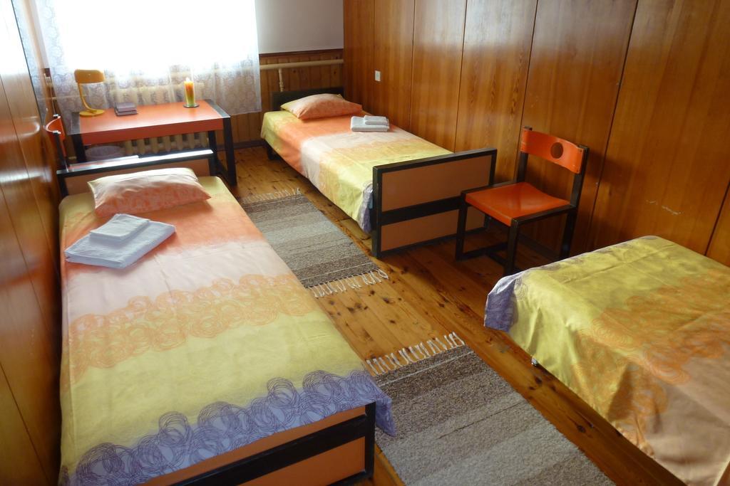 Kihelkonna Pastorate Guesthouse Ruang foto
