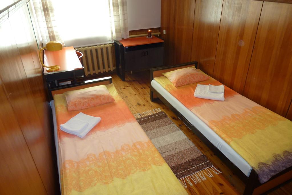 Kihelkonna Pastorate Guesthouse Ruang foto